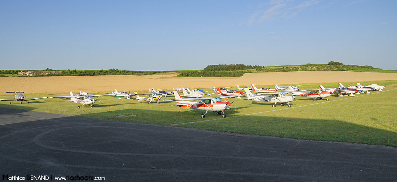 Parking avion en fin de journée