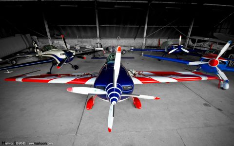 Un hangar plein de bêtes furieuses...